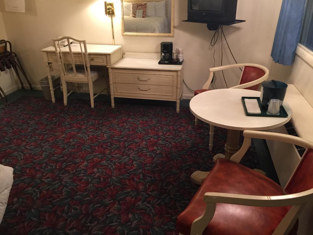 Cedar Motor Inn Μαρκέτ Δωμάτιο φωτογραφία